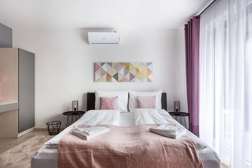 Pastel Serenity Retreat Close To Downtown - 903 Budapest Apartment