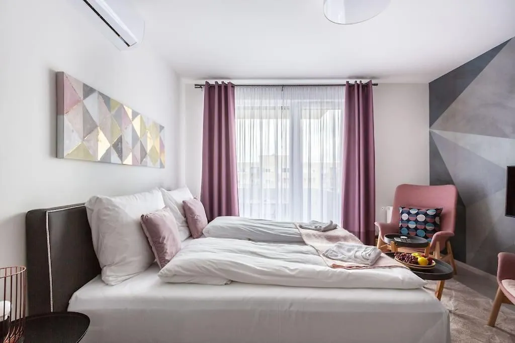 Pastel Serenity Retreat Close To Downtown - 903 Budapest